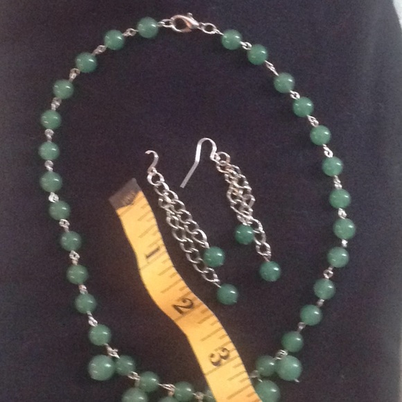 Green necklace and earrings set - Picture 2 of 2